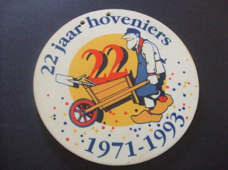 Carnavalsvereniging De Hoveniers.boer op klompen